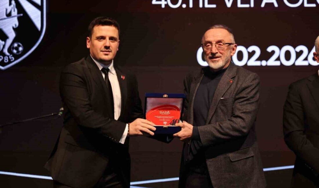 Çaykaraspor’un kuruluşunun 40. yılı nedeniyle gerçekleştirilen ’Vefa Gecesi’nde Çaykaralı iş