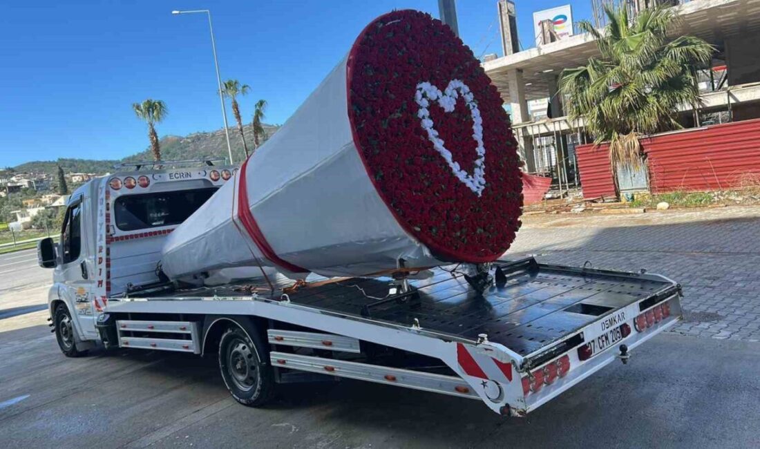 Antalya’nın Gazipaşa ilçesinde 14 Şubat Sevgililer Günü dolayısıyla çekicinin vincini