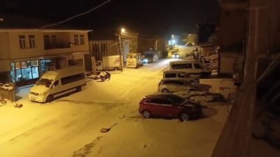 Adıyaman’ın Çelikhan ilçesinde kar yağışı başladı. Çelikhan ilçe merkezinde ve