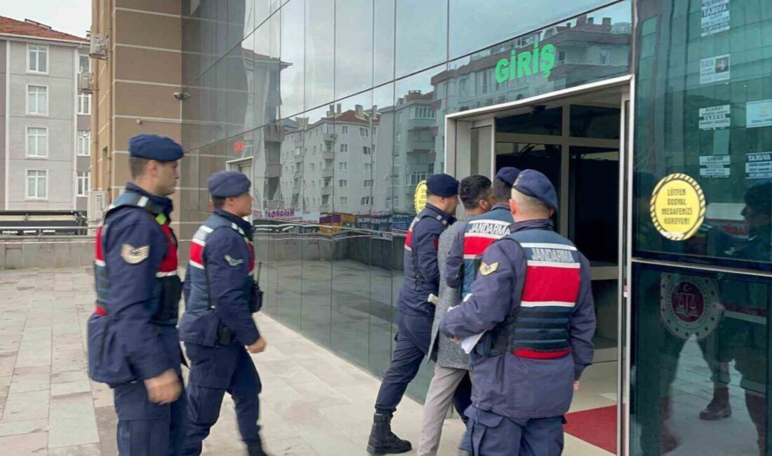 Tekirdağ’ın Çerkezköy ilçesinde arkadaşını bıçaklayarak öldürdüğü iddia edilen şüpheli, çıkarıldığı