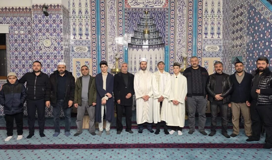 Diyarbakır’ın Çermik ilçesi Hazreti Hasan Hüseyin Camisinde teravih namazı hatimle