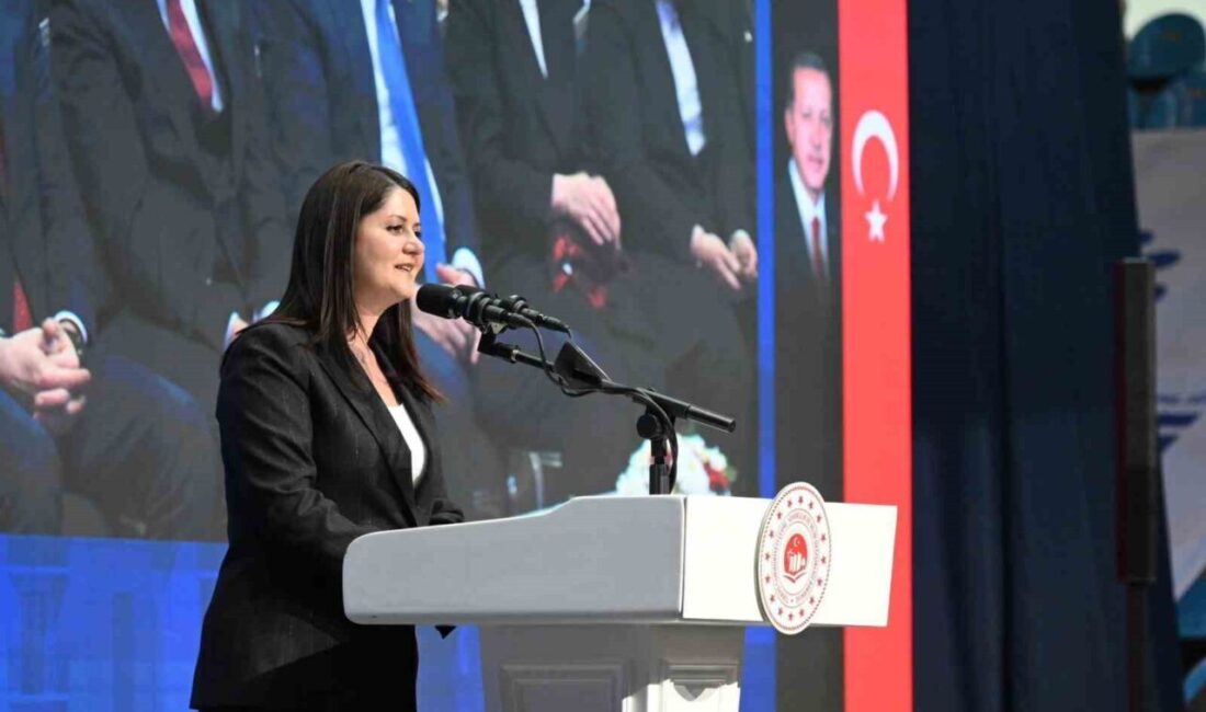 Edirne’de düzenlenen “Ev Sahibi Türkiye” kura çekim töreninde konuşan Edirne