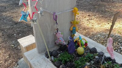 Antalya’nın Manavgat ilçesindeki Kavaklı Mezarlığı bünyesinde oluşturulan Bebek Mezarlığı, rengarenk