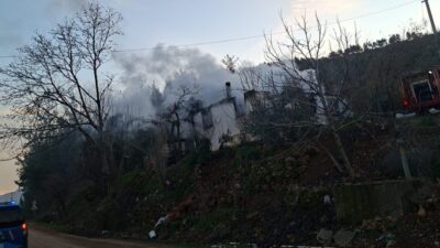 Muğla’nın Menteşe ilçesinde çıkan yangında müstakil ev küle dönerken, şans