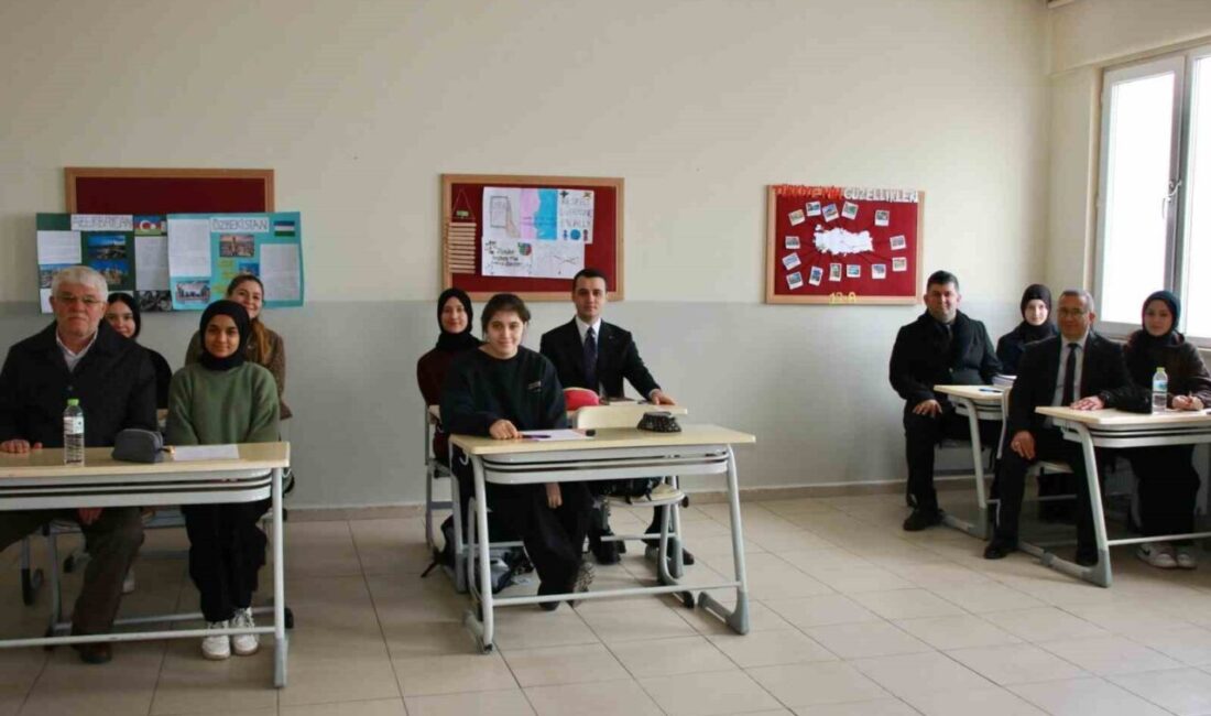 DÜZCE (İHA) – Çilimli Kaymakamı Furkan Alpay, öğrenci ve öğretmenlerle