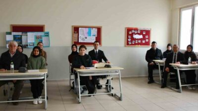 DÜZCE (İHA) – Çilimli Kaymakamı Furkan Alpay, öğrenci ve öğretmenlerle