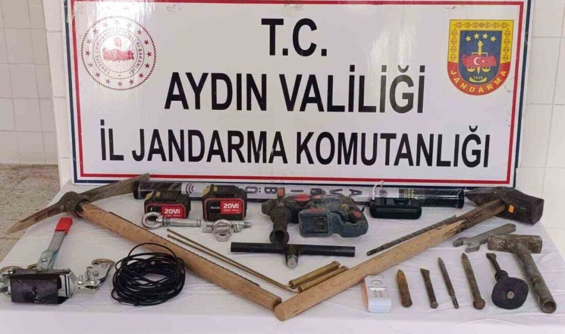 Aydın’ın Çine ilçesinde izinsiz kaçak kazı yapan 3 şüpheli jandarma