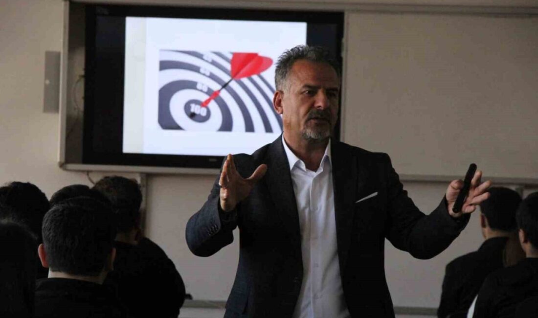 Şırnak’ın Cizre ilçesinde ŞAFAK Projesi kapsamında lise öğrencilerine yönelik “YKS’de