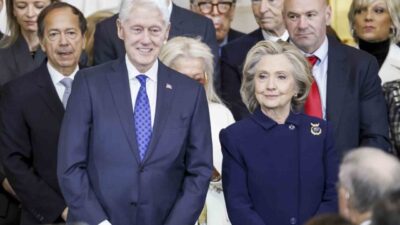 Eski ABD Başkanı Bill Clinton ile eski Dışişleri Bakanı Hillary