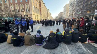 ABD’nin New York kentinde Columbia Üniversitesi önünde Trump yönetiminin göçmenlik