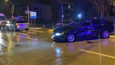 Çorum’da iki otomobilin çarpışması neticesinde meydana gelen trafik kazasında anne