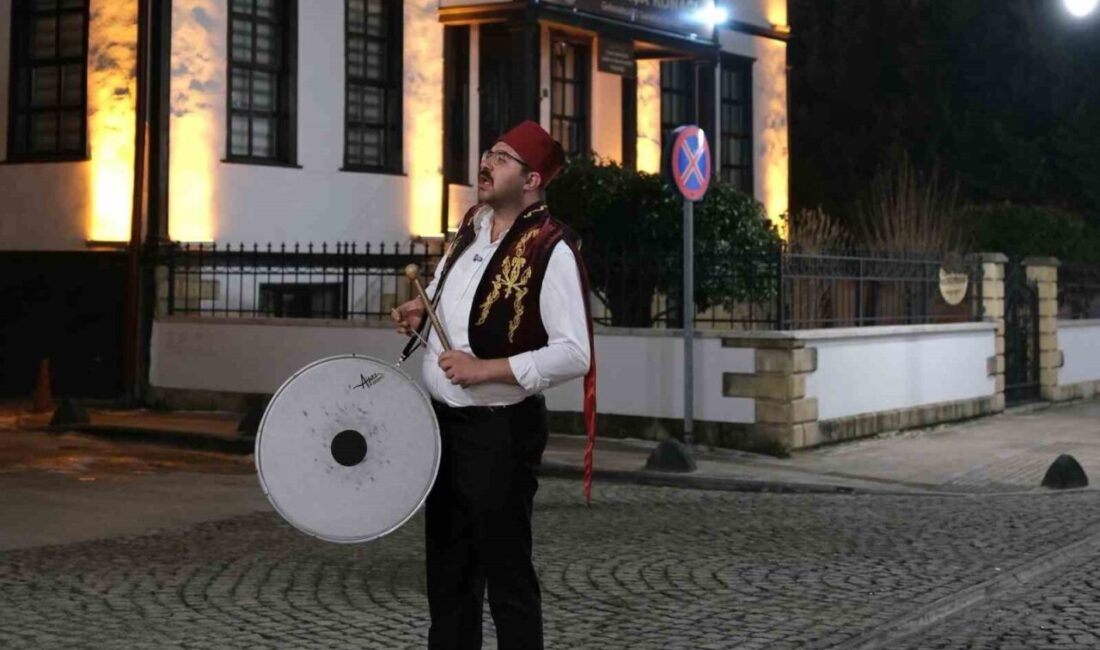 Çorum’da Ramazan ayında sahur davulu geleneği, cumartesi geceleri devam ettirilecek.