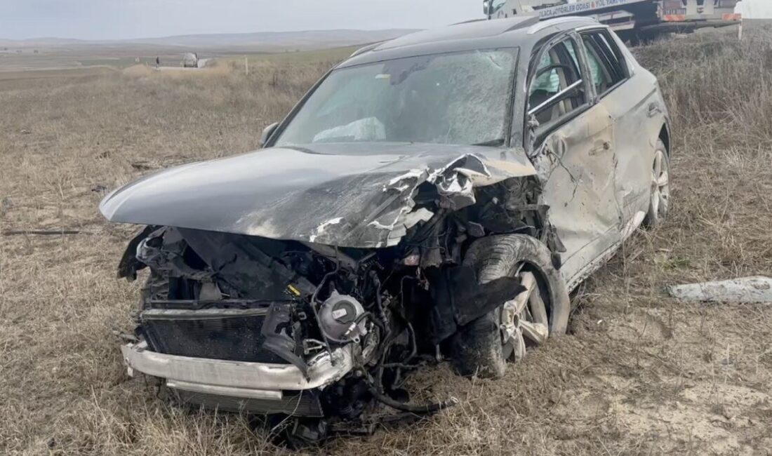 Çorum’un Alaca ilçesinde tır ile cipin çarpışması neticesinde meydana gelen