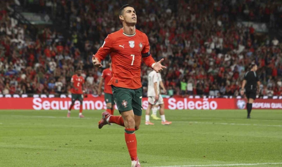 Suudi Arabistan ekibi Al Nassr forması giyen Portekizli futbolcu Cristiano