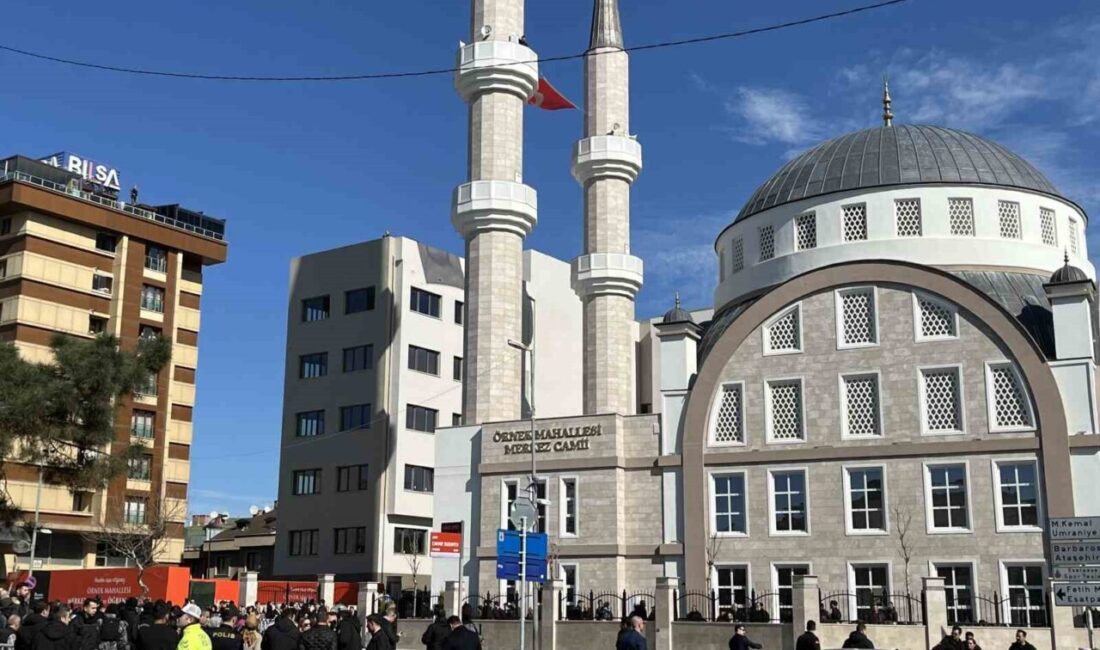 Cumhurbaşkanı Recep Tayyip Erdoğan, cuma namazını Ataşehir’de yeniden inşa edilen