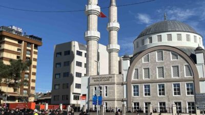 Cumhurbaşkanı Recep Tayyip Erdoğan, cuma namazını Ataşehir’de yeniden inşa edilen