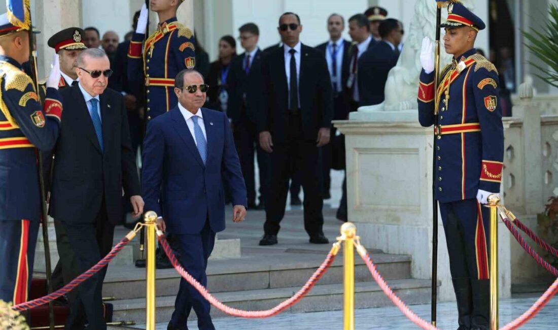 Cumhurbaşkanı Recep Tayyip Erdoğan, resmi ziyaret kapsamında geldiği Mısır’da bulunan