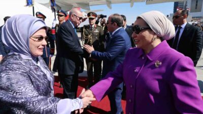 Cumhurbaşkanı Recep Tayyip Erdoğan, Suudi Arabistan temaslarının ardından geldiği Kahire