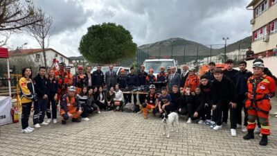 Muğla’nın Datça ilçesinde Şehit Ersoy Yorulmaz Anadolu Lisesi’nde deprem tahliye