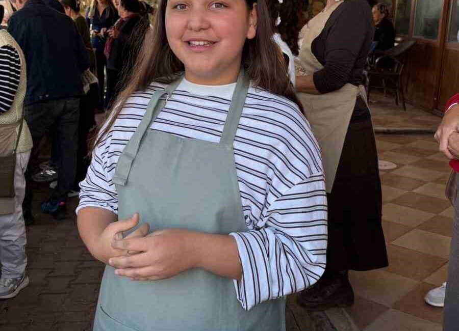 Muğla’nın Datça ilçesinde düzenlenen 7. Datça Badem Çiçeği Festivali’nde, 13