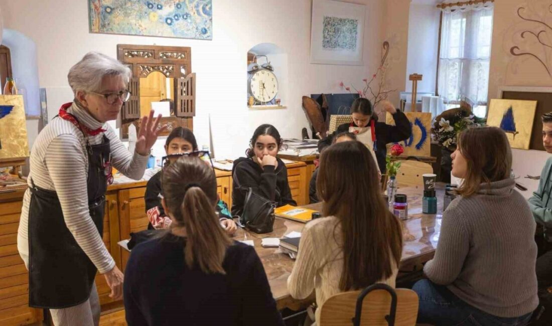 Muğla’nın Datça ilçesinde öğrenciler sanat atölyesinde eğlenceli ve öğretici vakit