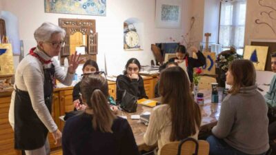 Muğla’nın Datça ilçesinde öğrenciler sanat atölyesinde eğlenceli ve öğretici vakit