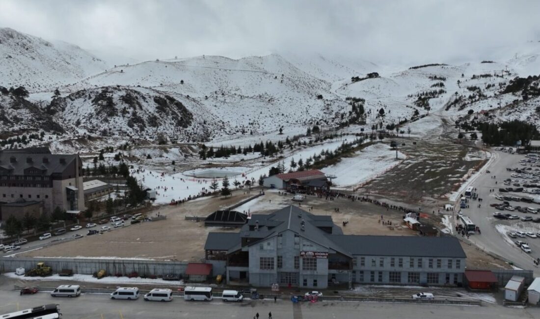 Isparta’daki Davraz Kayak Merkezi, yoğun rüzgâr ve elverişsiz hava şartları