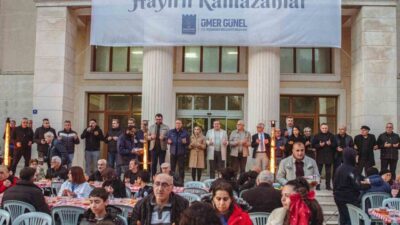 Kuşadası Belediyesi tarafından Ramazan ayının üçüncü iftar sofrası, Davutlar’da kuruldu.