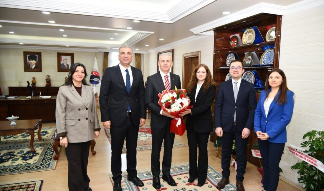 Ardahan Valisi Mehmet Fatih Çiçekli Vergi Haftası dolayısıyla Defterdar Barış