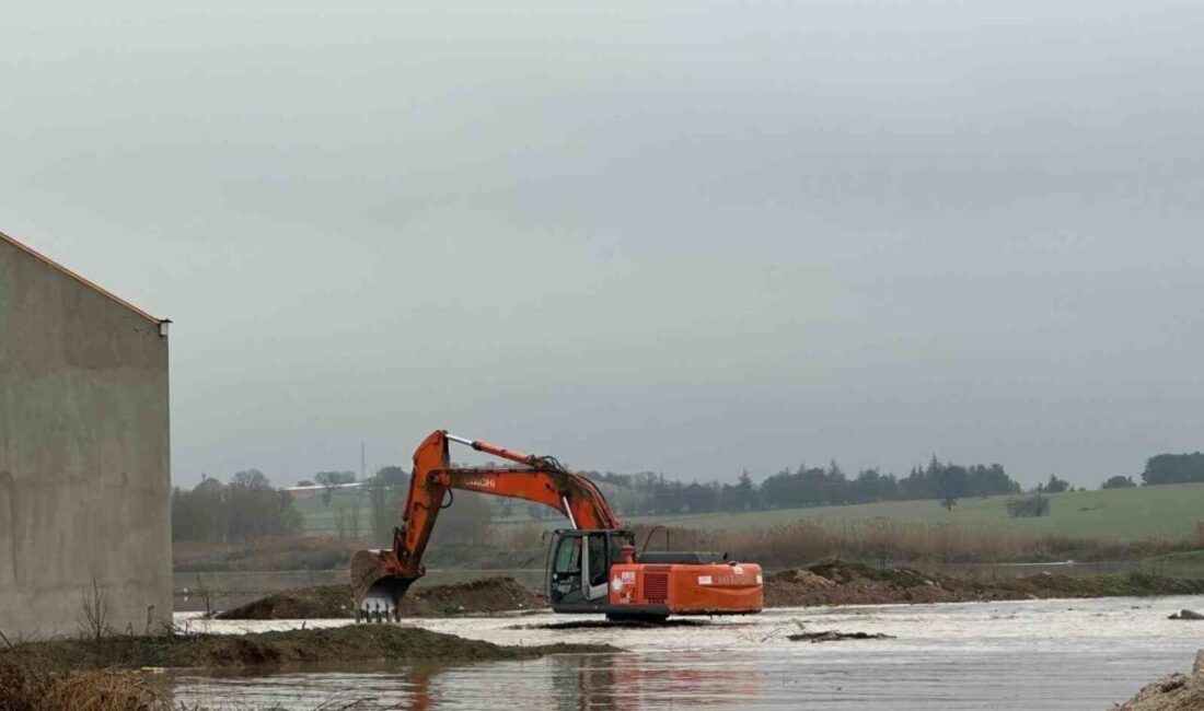 Uşak’ta etkili olan yağışların ardından Değirmendere Deresi’nin taşması sonucu tarım
