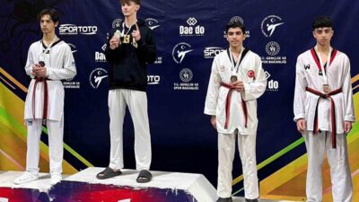 Ankara’da düzenlenen Yıldızlar Türkiye Taekwondo Şampiyonası’nda Elazığlı sporcu Deniz Çınar