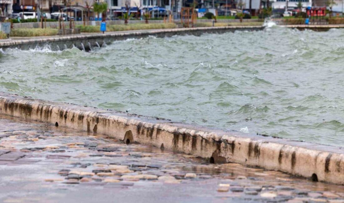 Ege’yi etkisi altına alan düşük basınç sistemi İzmir’de deniz seviyesini
