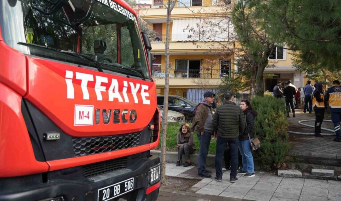 Denizli’de 3 katlı apartmanın 1. katında çıkan yangın, itfaiye ekiplerinin