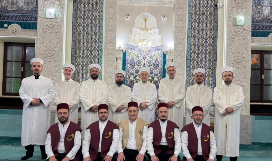 Denizli İl Müftülüğü öncülüğünde Delikliçınar Camii’nde gerçekleştirilen Enderun usulü teravih