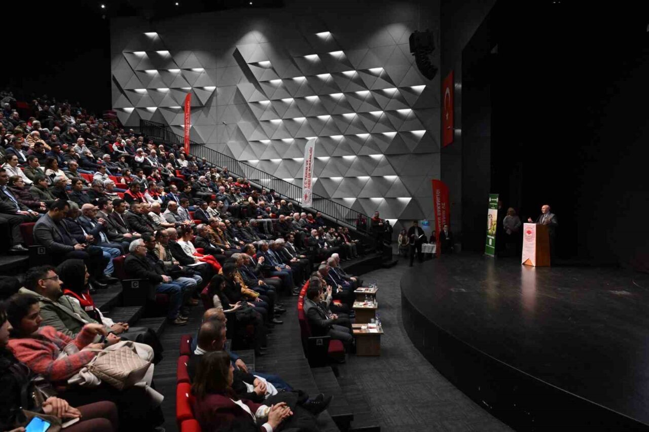 Denizli’de düzenlenen toplantıda, zirai ilaç ve bitki koruma ürünlerinin kontrollü