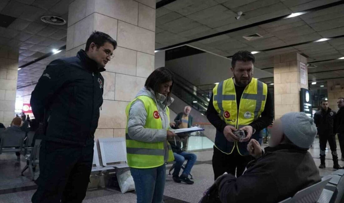 Dondurucu soğuklarda sokaklarda yaşam mücadelesi veren vatandaşları unutmayan Denizli Büyükşehir