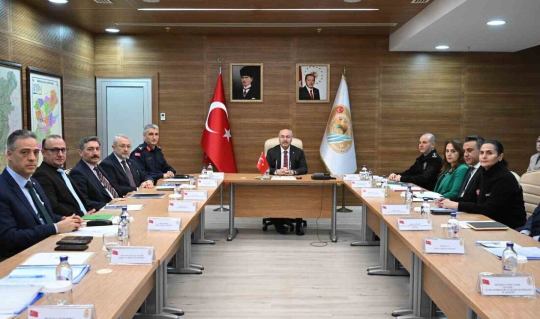 Denizli Valisi Yavuz Selim Köşger bölge ve il müdürleriyle gerçekleştirdiği