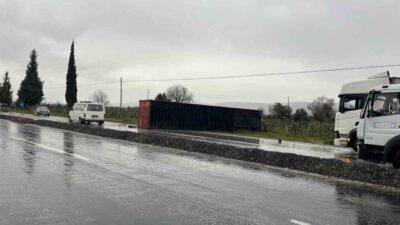 Denizli’de etkili olan yağmur, trafik kazasını beraberinde getirdi. Denizli-Salihli karayolu