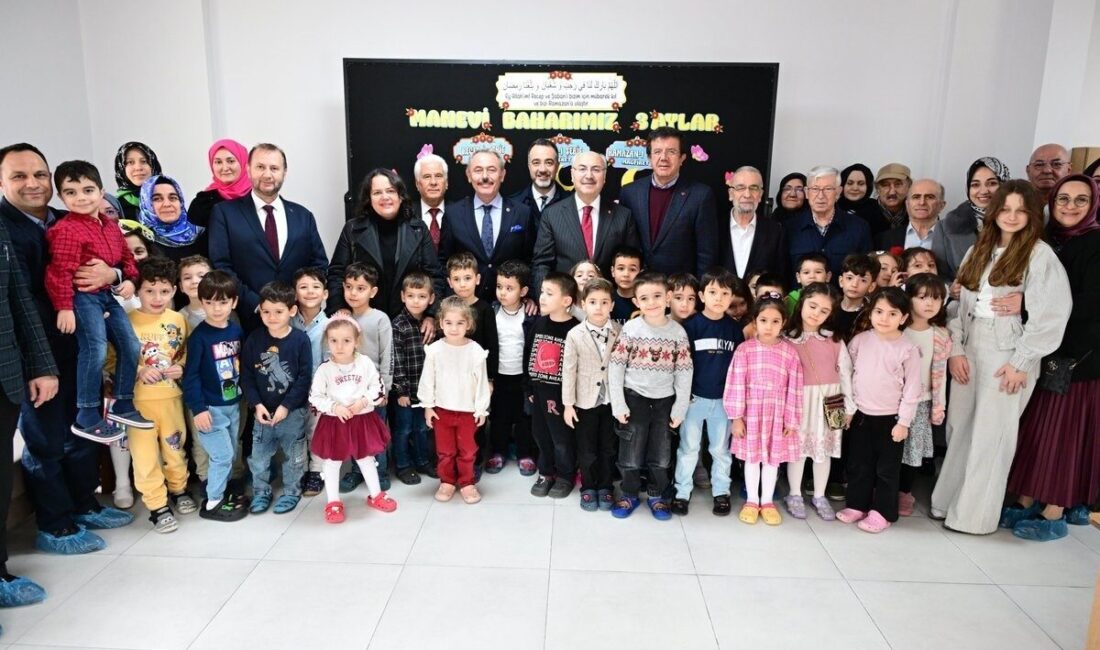 Denizli’nin Pamukkale ilçesinde yapımı tamamlanan Valide Sultan Camii, Gülsüm Serter