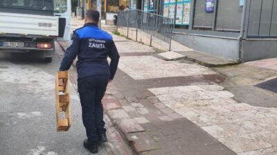 Denizli Büyükşehir Belediyesi Zabıta Dairesi Başkanlığı ekipleri, yaya trafiğini olumsuz