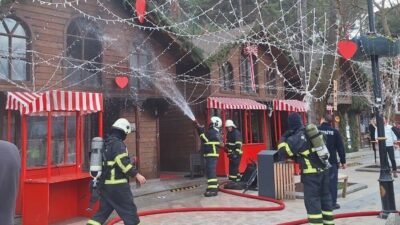 Bilecik’te depo olarak kullanılan kulübede elektrik panosundan çıkan yangın söndürüldü.