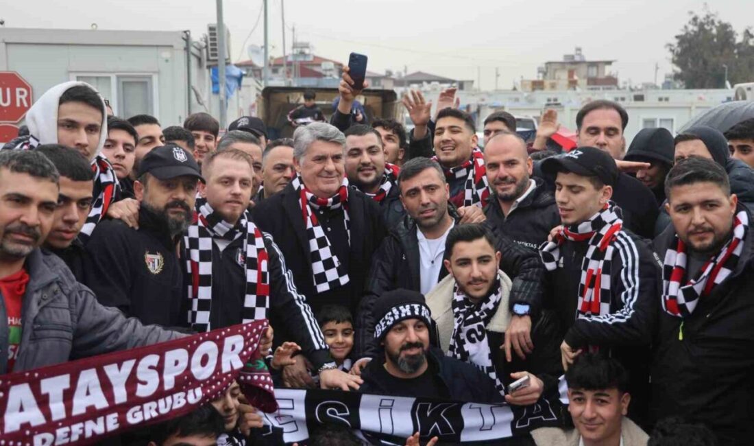 Hatay’ın Defne ilçesinde afetzede vatandaşlarla bir araya gelen Beşiktaş Kulübü