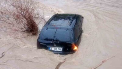 Kocaeli’nin Gebze ilçesinde sağanak yağışta dereye sürüklenen otomobil, bir gün