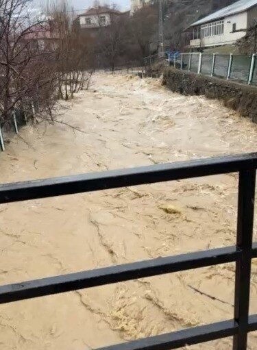 Kayseri’nin Develi ilçesinde aşırı yağışların neden olduğu sel suları nedeniyle