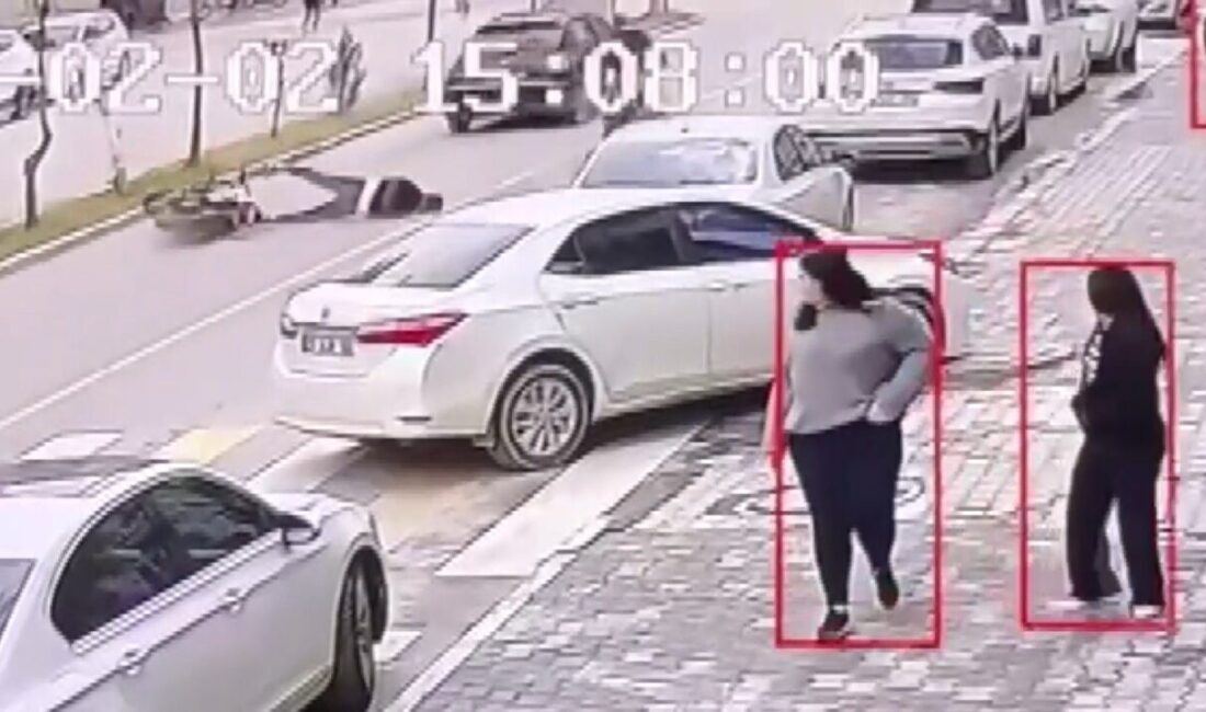 Şanlıurfa’nın Birecik ilçesinde, devrilen motosikletin sürücüsü metrelerce sürüklendi, kaza anı