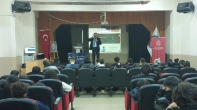 Eskişehir’de lise öğrencilerine ’Dijital Farkındalık ve Siber Güvenlik’ semineri verildi.