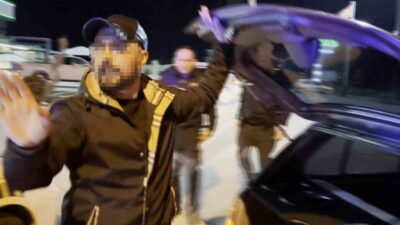 Aksaray’da alkollü olarak kullandığı otomobille bir iş yerinin tabelasına çarpıp