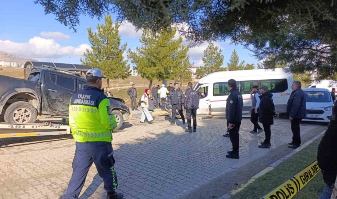 Diyarbakır’ın Ergani ilçesinde 5 aracın karıştığı zincirleme kazada maddi hasar