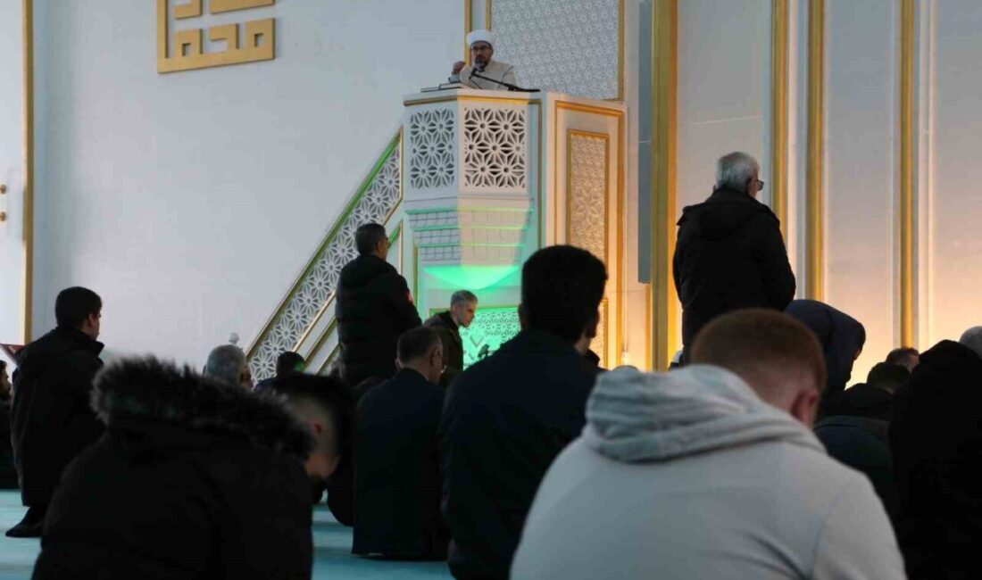 Diyarbakır’da 6 Şubat depremlerinde hayatını kaybeden vatandaşlar için mevlit okutuldu.