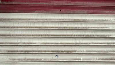 Diyarbakır’da kimliği belirsiz kişiler tarafından bir iş yerine silahlı saldırı